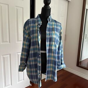 American Eagle Men’s shirt. Size M.